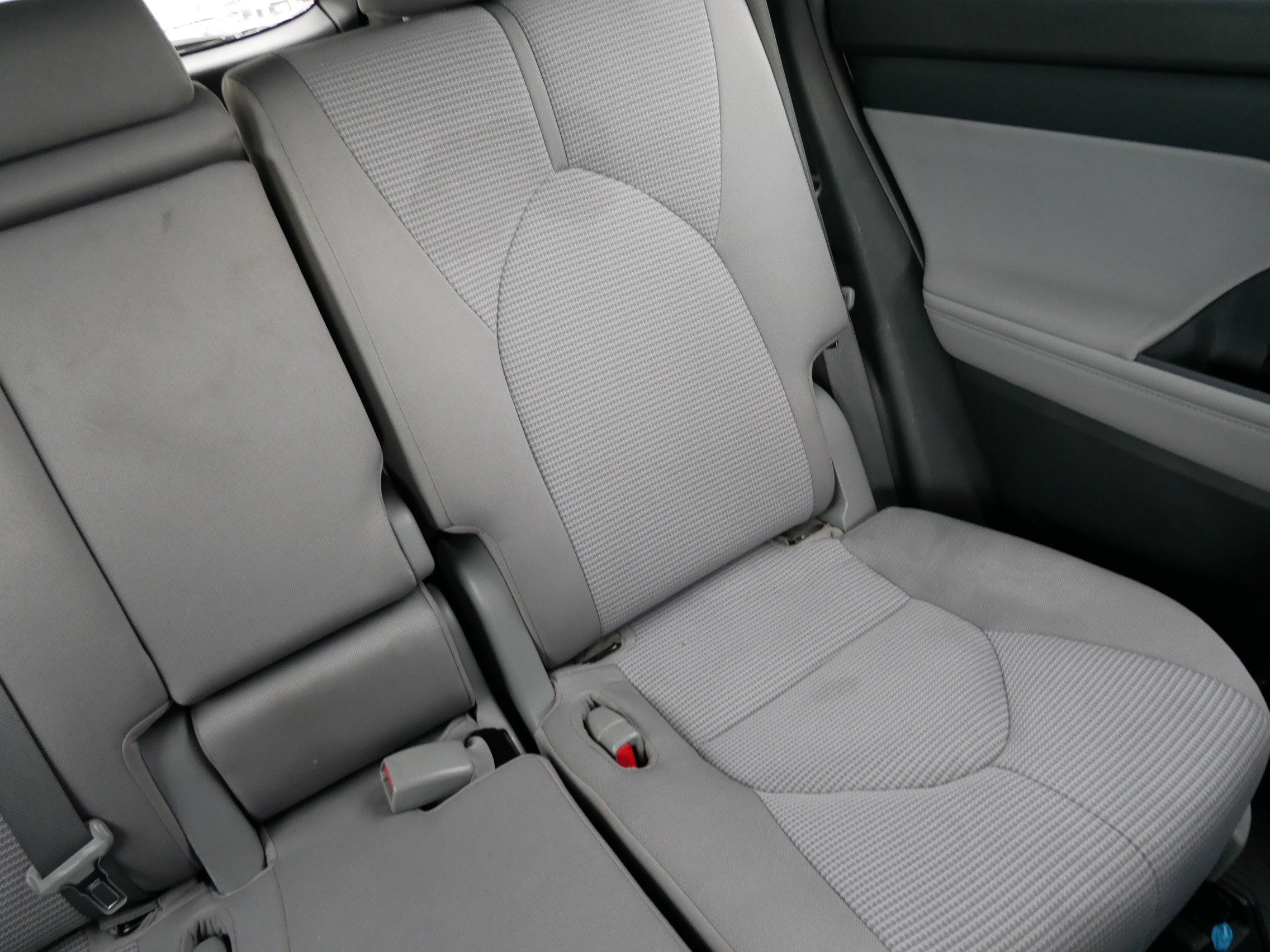 Used 2022 Toyota Highlander LE AWD/4WD image 14