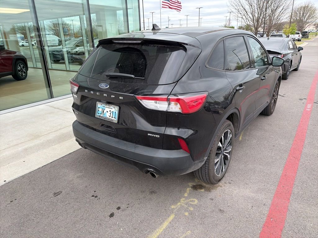 Used 2021 Ford Escape SE w/ SE Sport Appearance Package image 10