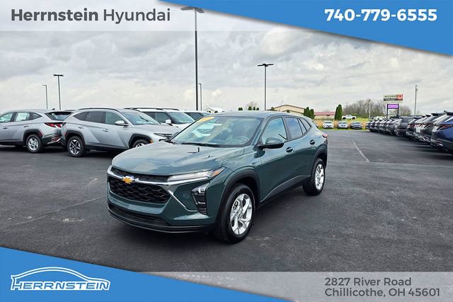 Used 2025 Chevrolet Trax LS w/ LS Convenience Package FWD image 3