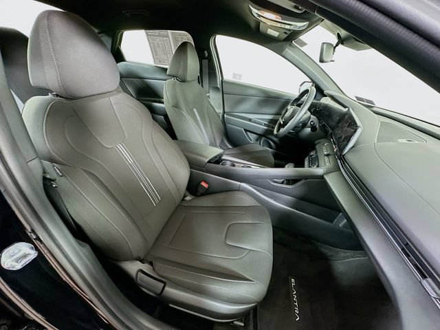 Certified 2025 Hyundai Elantra SEL FWD image 31