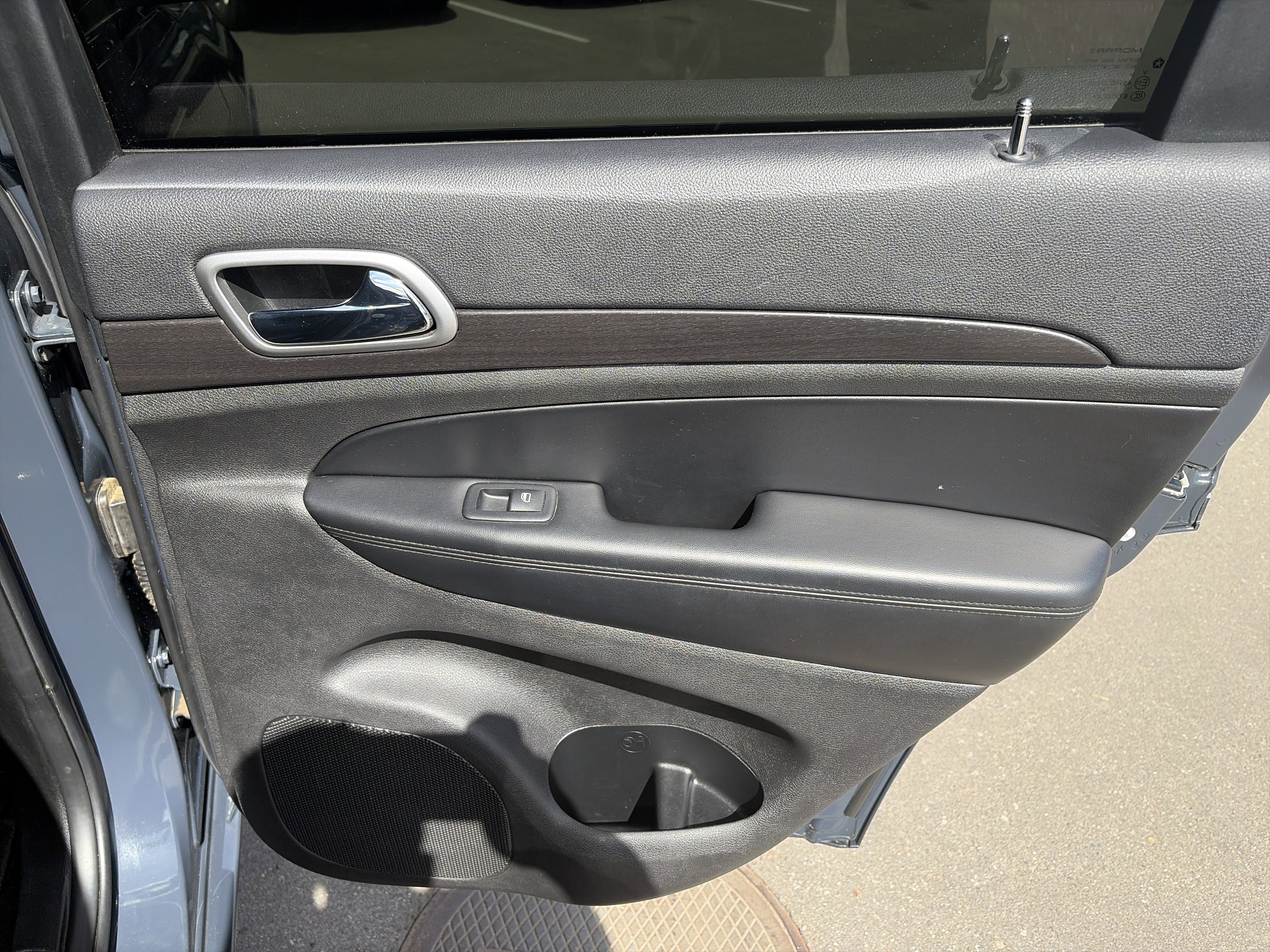 Used 2018 Jeep Grand Cherokee Altitude AWD/4WD image 23