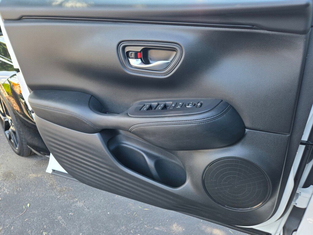 Certified 2025 Honda HR-V LX image 22