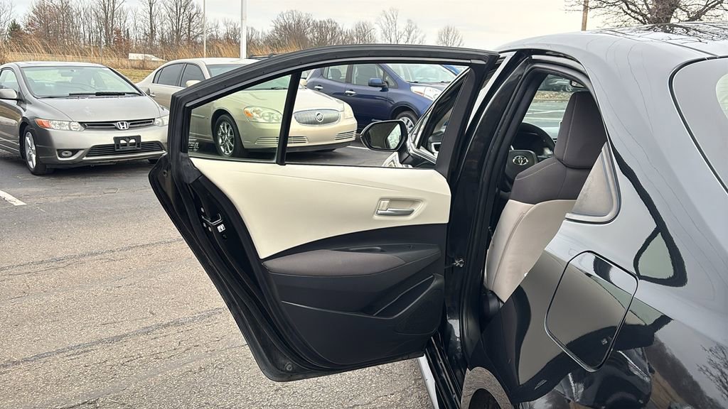 Used 2021 Toyota Corolla LE image 28