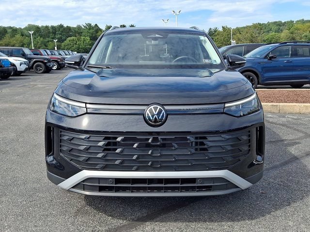 Certified 2025 Volkswagen Tiguan S w/ 18" Wheel Package AWD/4WD image 2