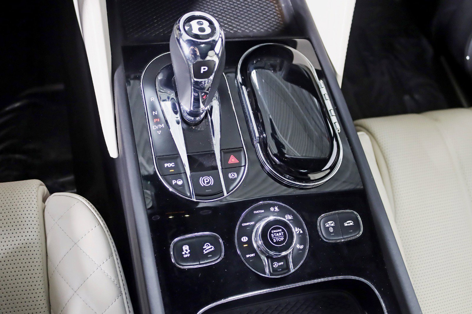 Used 2017 Bentley Bentayga image 29