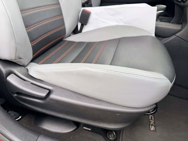 Used 2023 Nissan Kicks SR w/ SR Premium Package FWD image 9