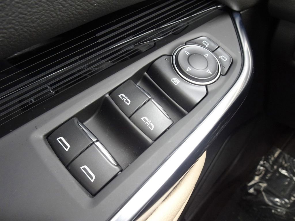 Certified 2024 Cadillac XT4 Luxury w/ Cold Weather Package image 21