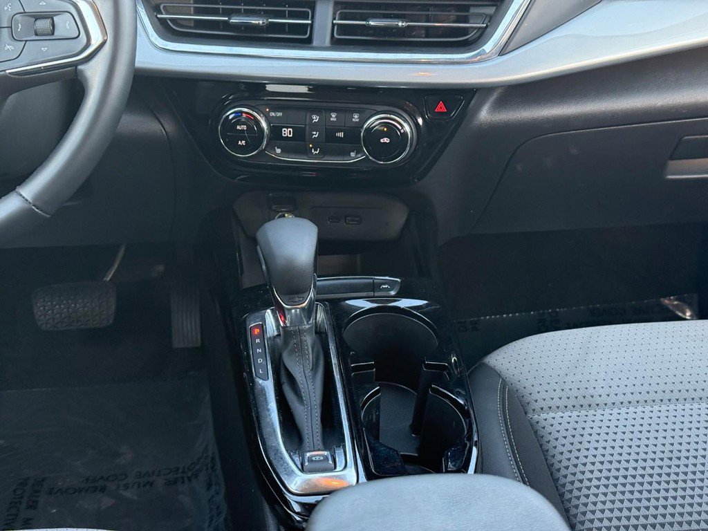 Used 2025 Chevrolet Trax LT w/ LT Convenience Package image 16