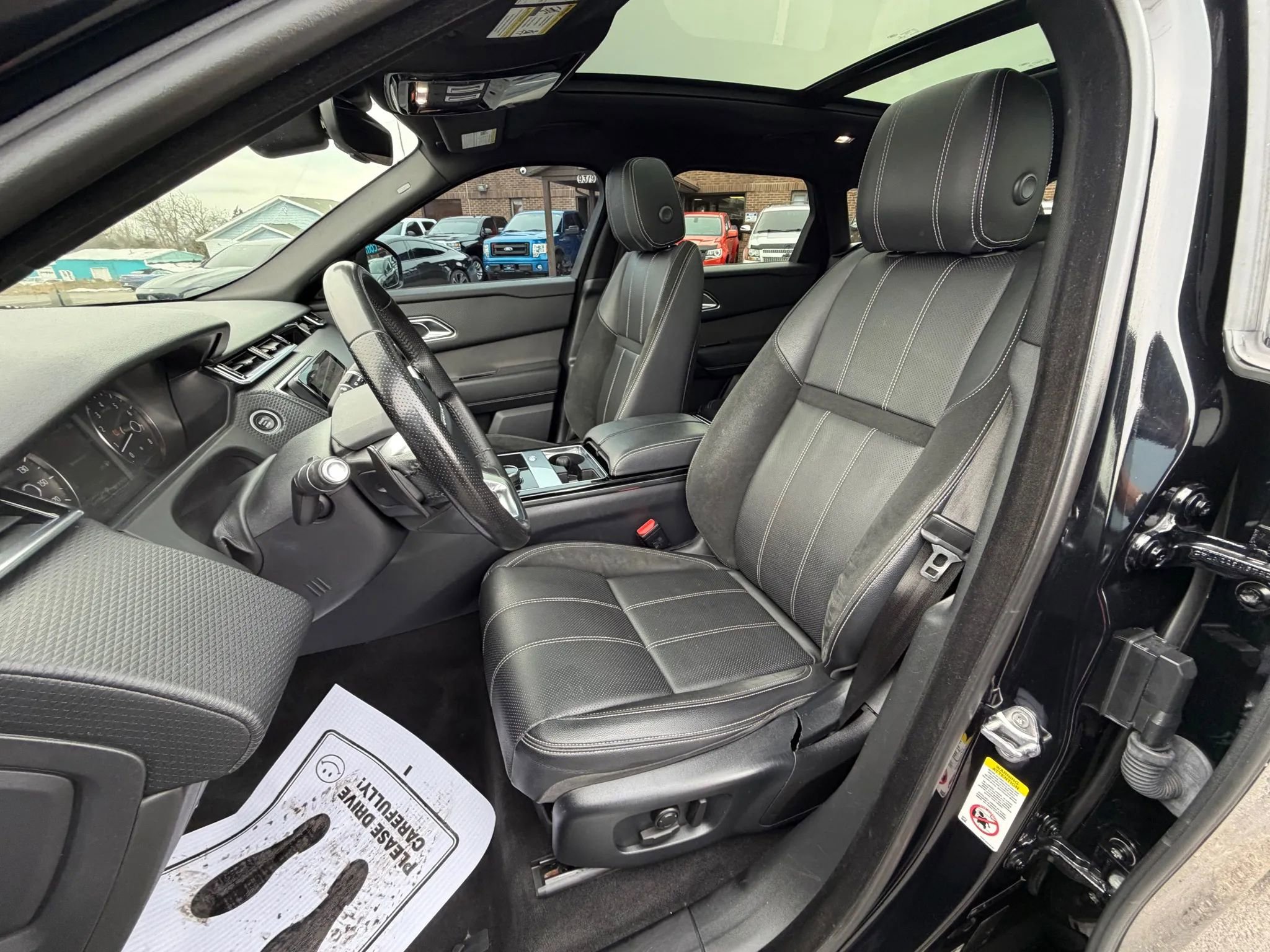 Used 2020 Land Rover Range Rover Velar S image 11