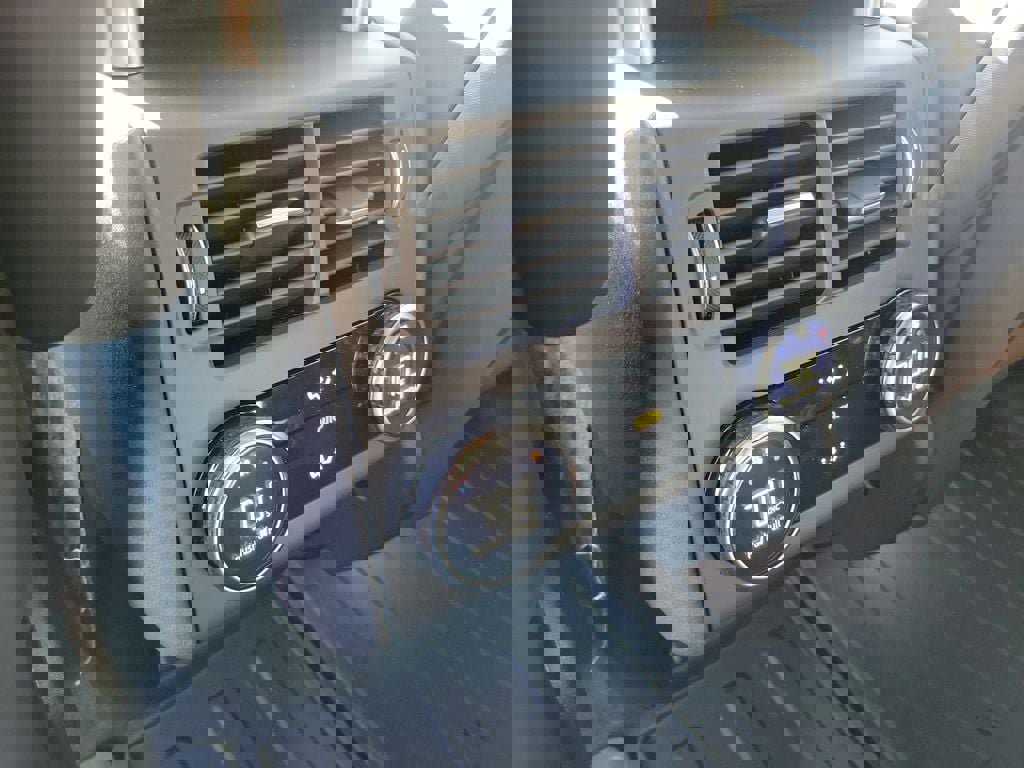 New 2024 Land Rover Discovery Metropolitan Edition image 23