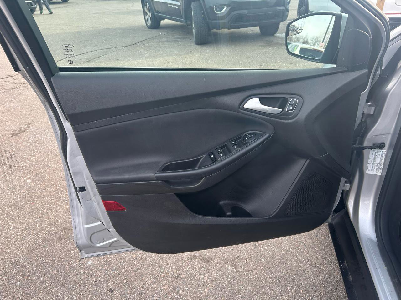 Used 2016 Ford Focus SE image 14