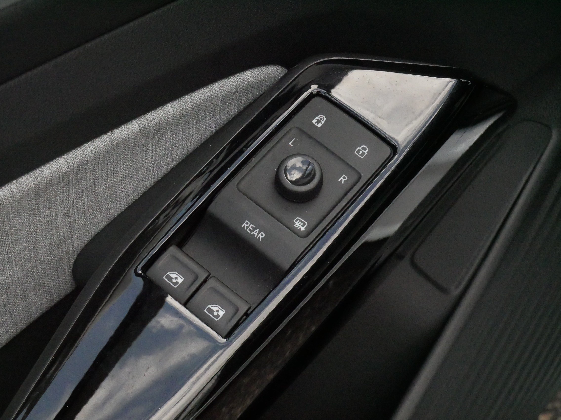 Certified 2024 Volkswagen ID.4 Pro AWD/4WD image 19
