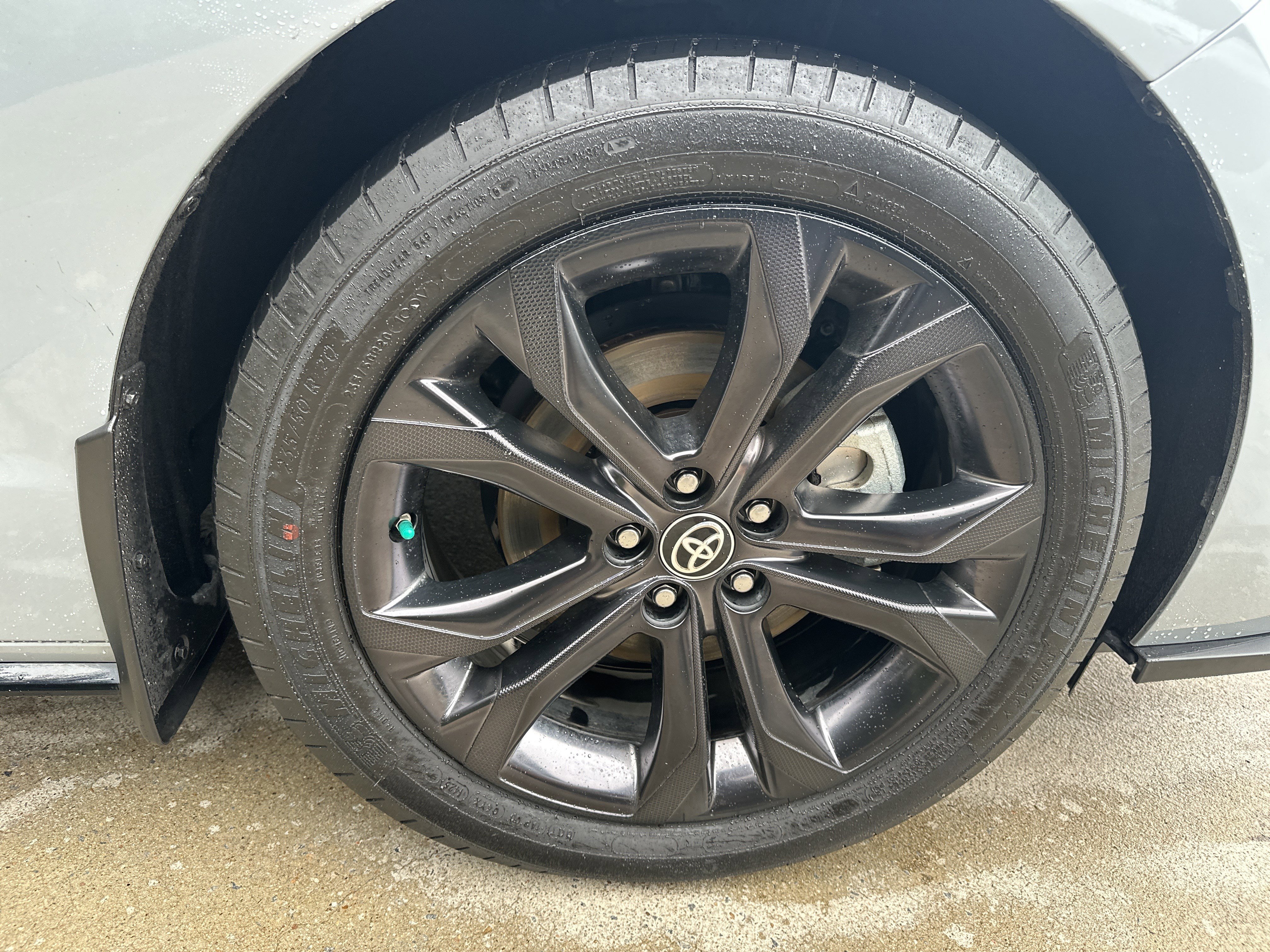 Used 2024 Toyota Sienna XSE w/ XSE Plus Package FWD image 16