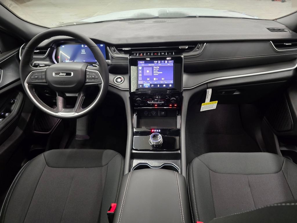 New 2025 Jeep Grand Cherokee Laredo X w/ Luxury Tech Group I AWD/4WD image 32