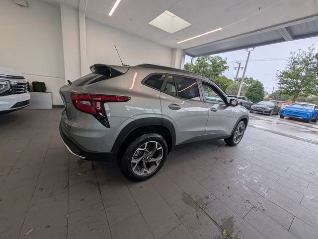 Certified 2025 Chevrolet Trax LT w/ Driver Confidence Package image 13