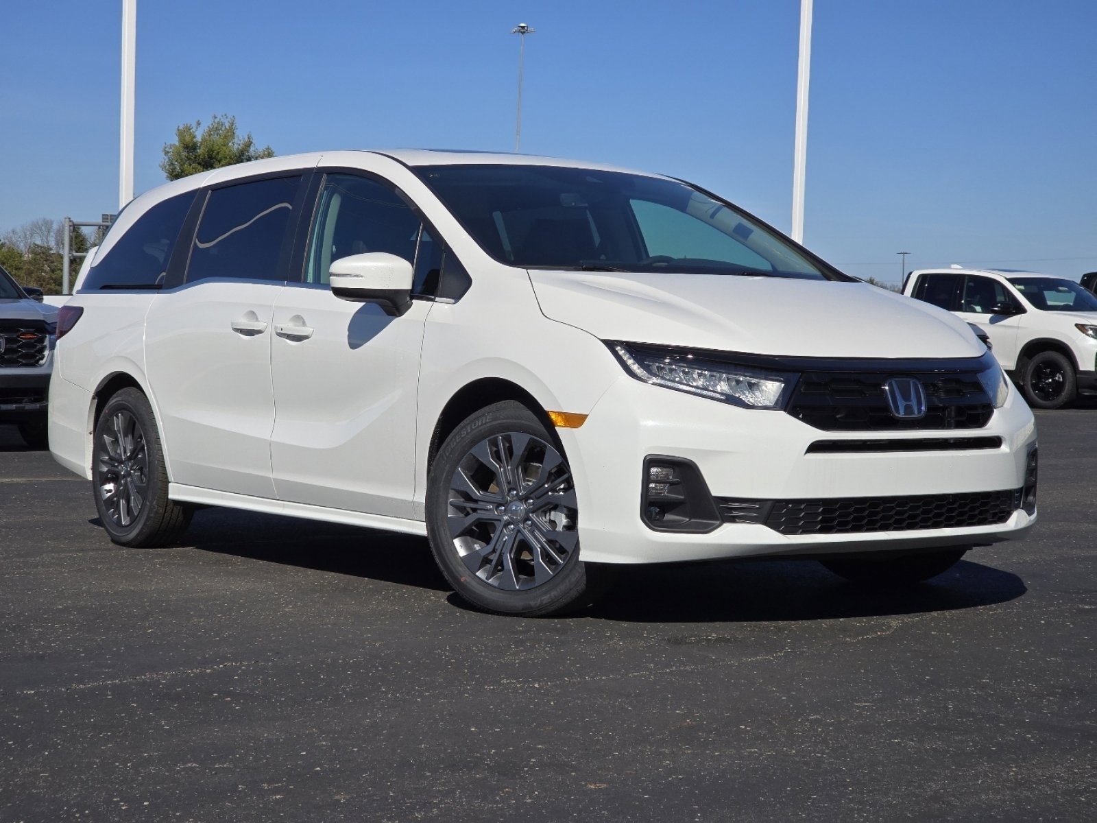 New 2026 Honda Odyssey Touring image 2