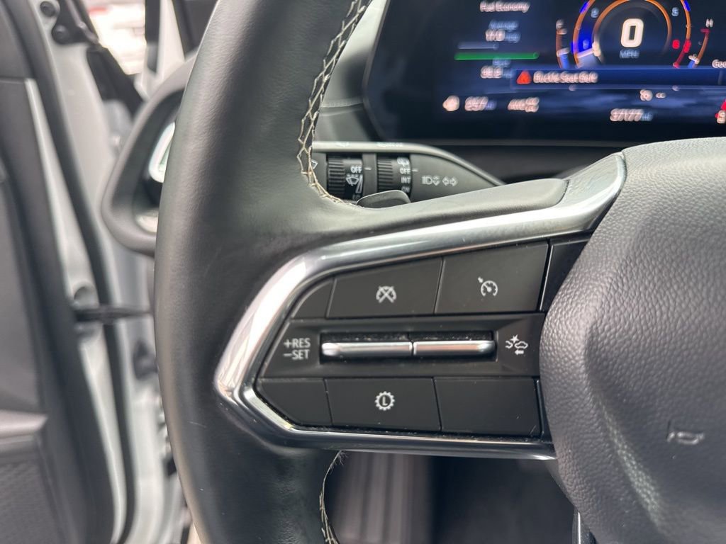 Used 2025 Chevrolet Traverse LT image 14