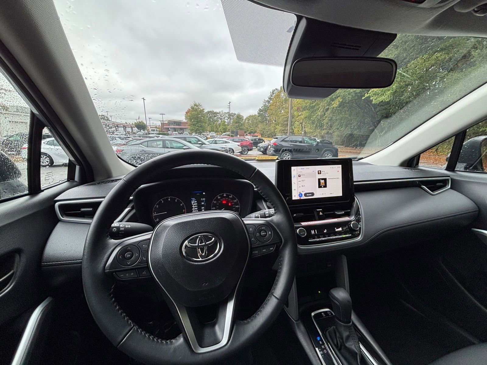 Used 2025 Toyota Corolla Cross LE image 33