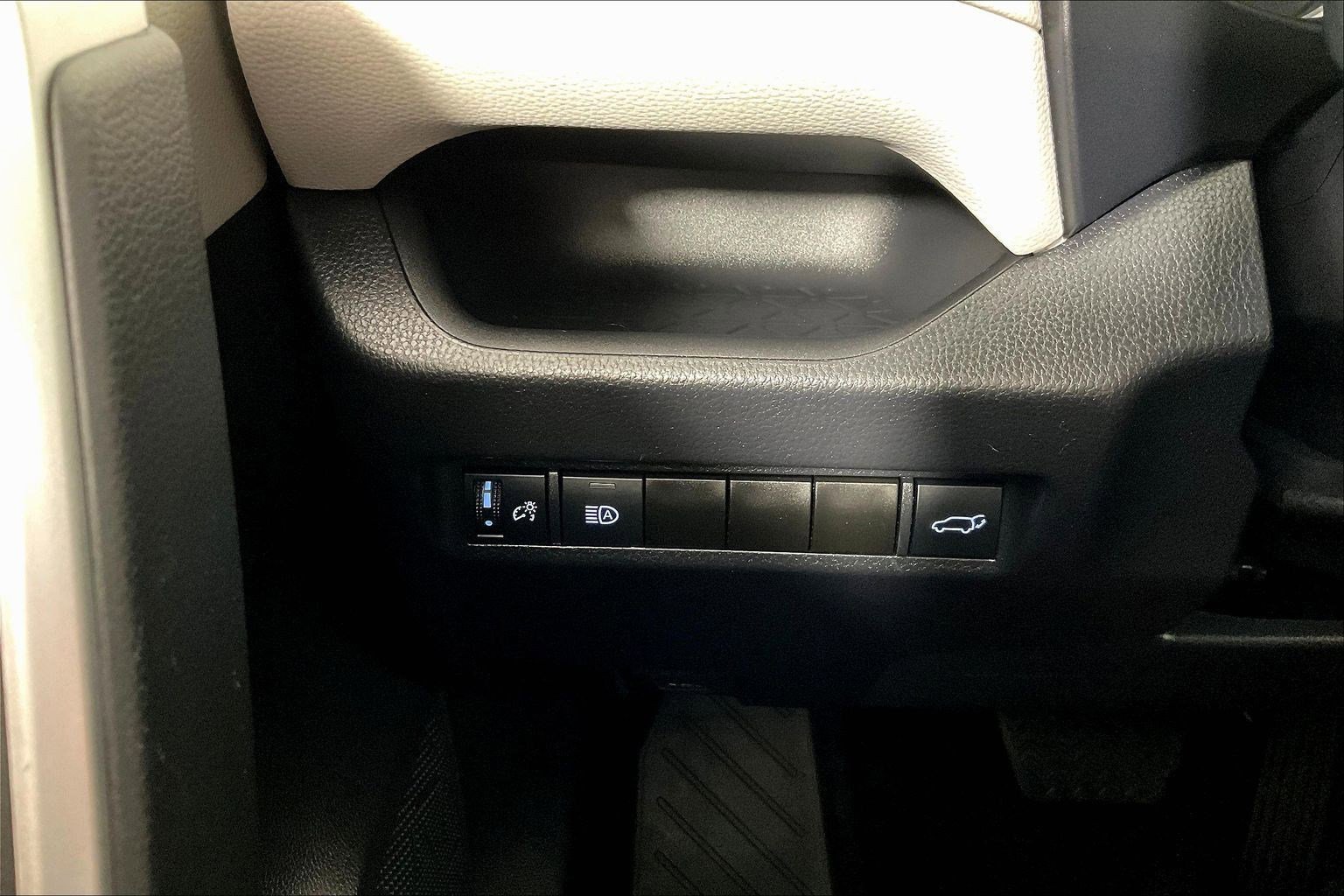 Used 2022 Toyota RAV4 XLE w/ Convenience Package image 15