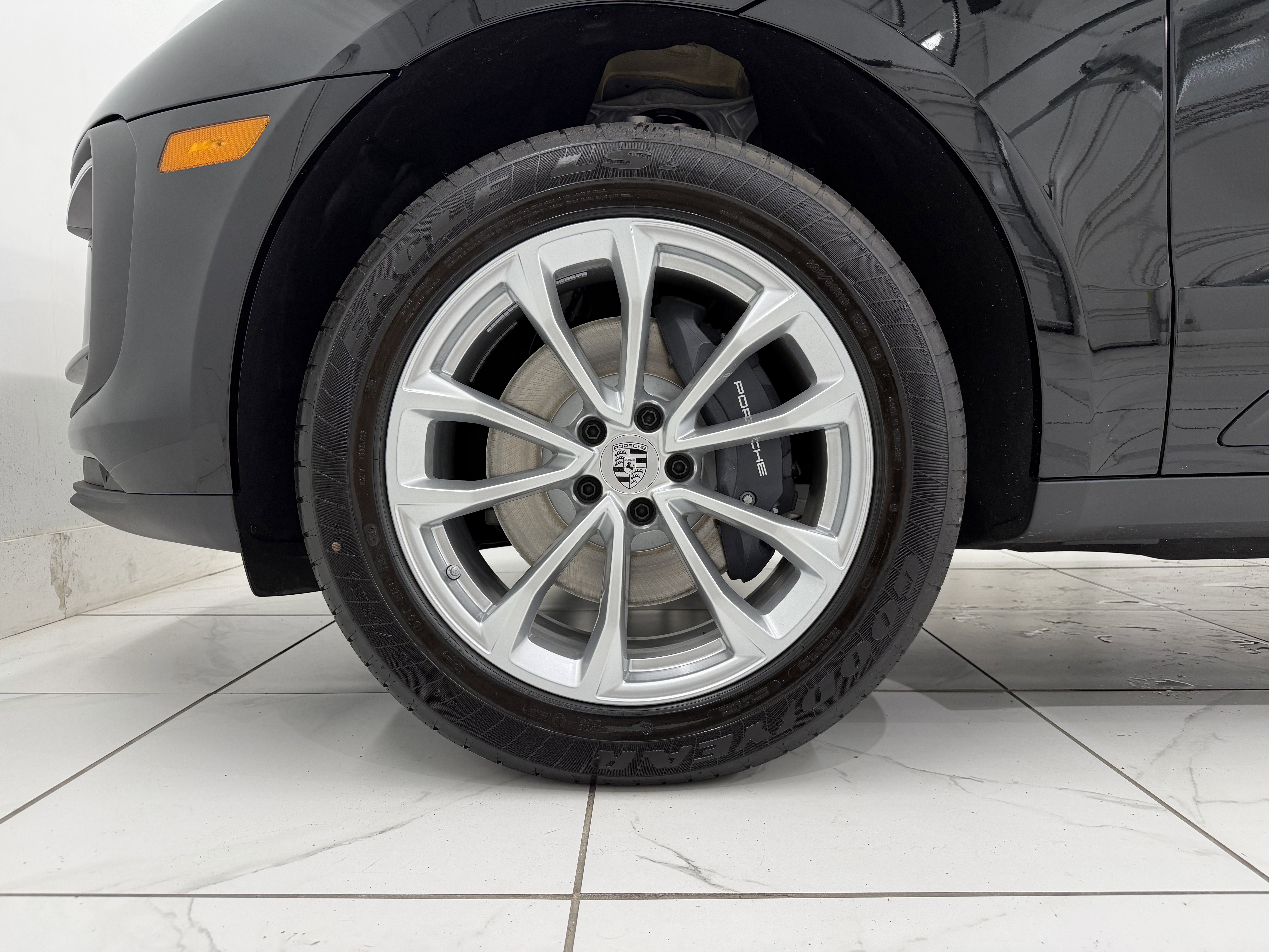 New 2026 Porsche Macan image 16
