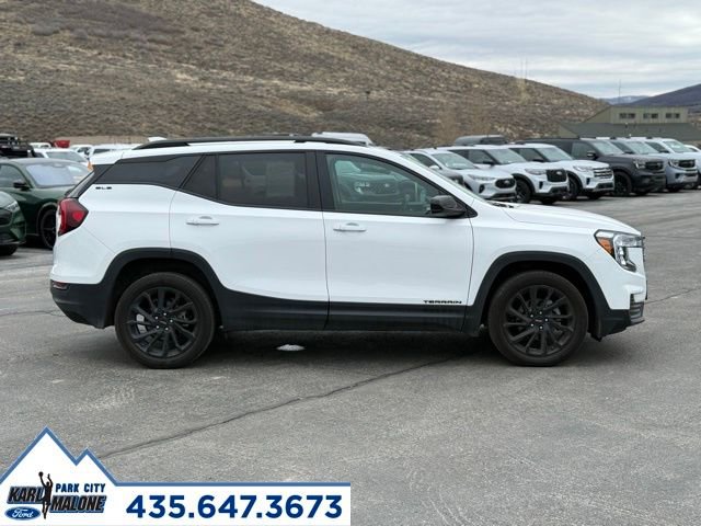 Used 2024 GMC Terrain SLE w/ Elevation Edition image 8