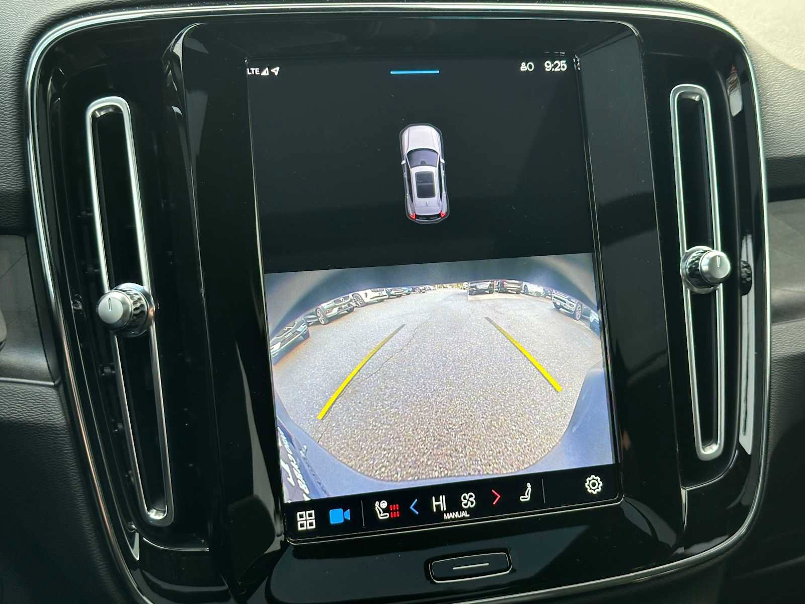 Used 2023 Volvo XC40 Recharge Plus image 27