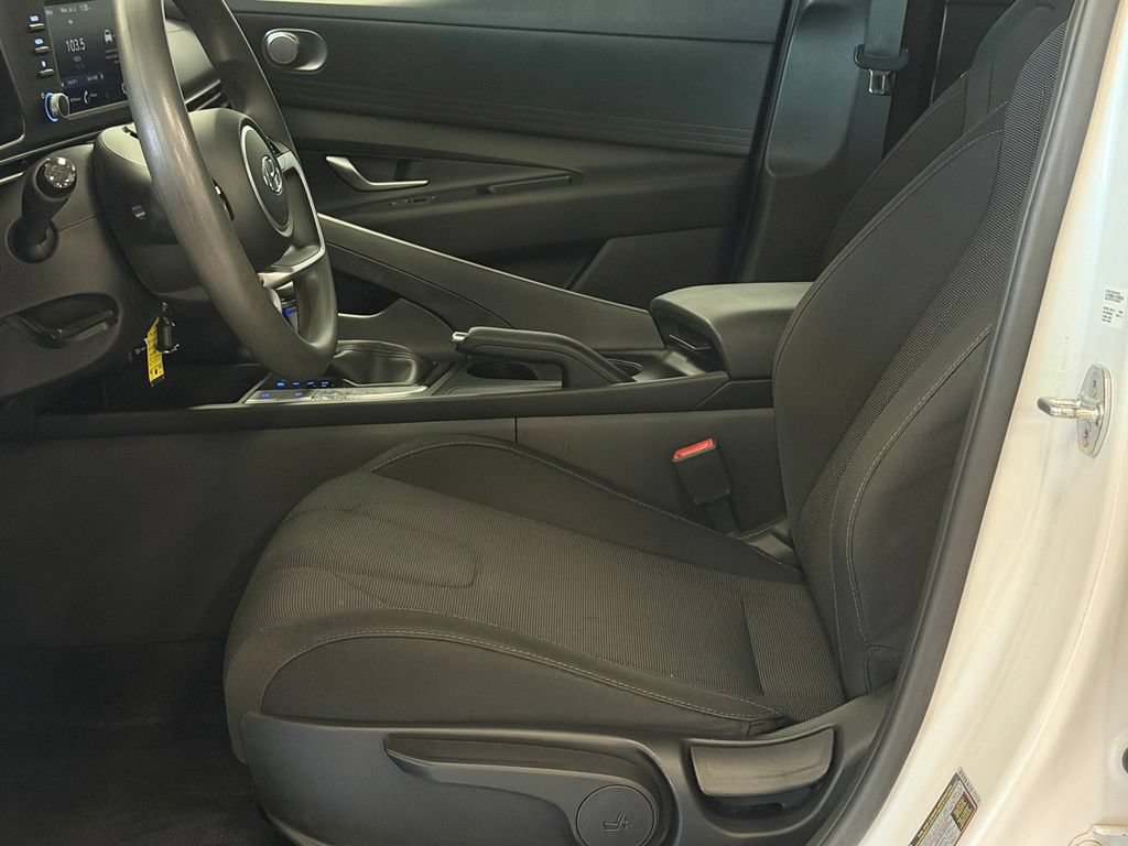 Certified 2023 Hyundai Elantra SE FWD image 12