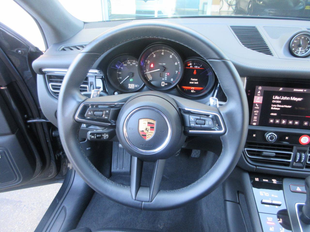 Used 2025 Porsche Macan w/ Premium Package Plus AWD/4WD image 50