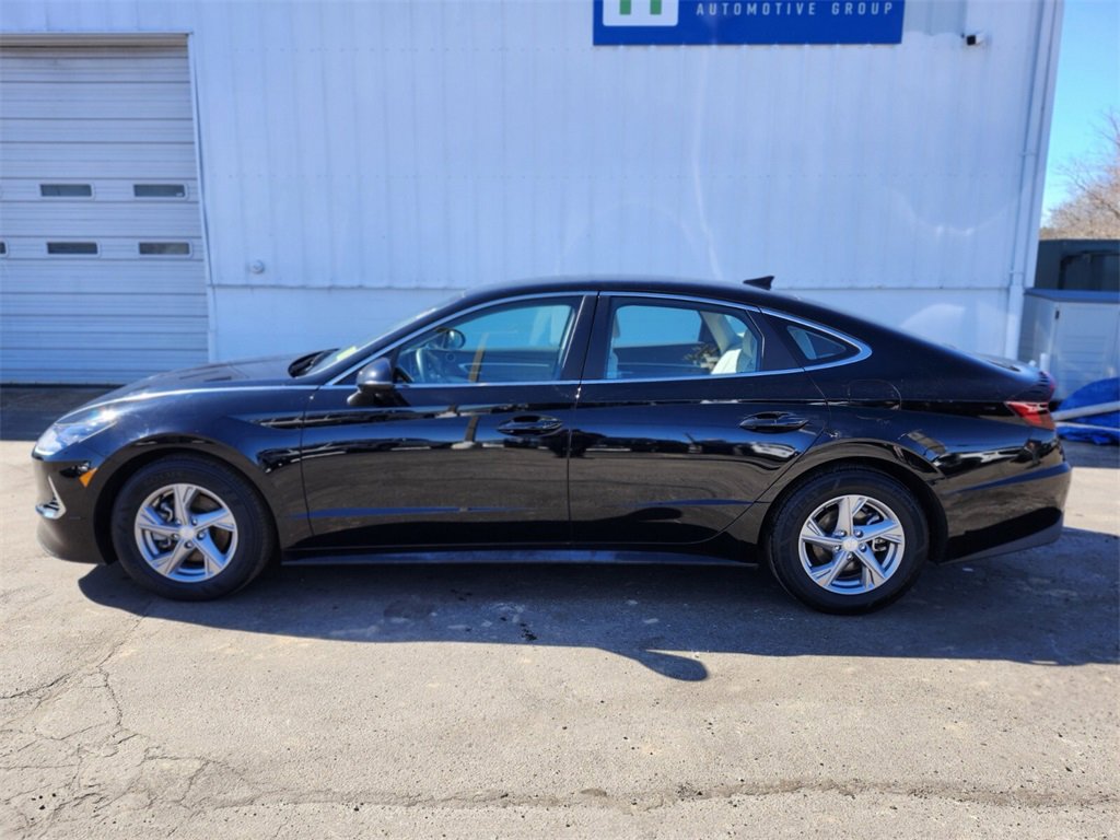 Used 2023 Hyundai Sonata SE image 2