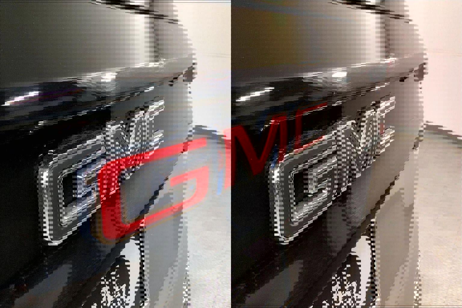 Used 2025 GMC Acadia Elevation FWD image 30