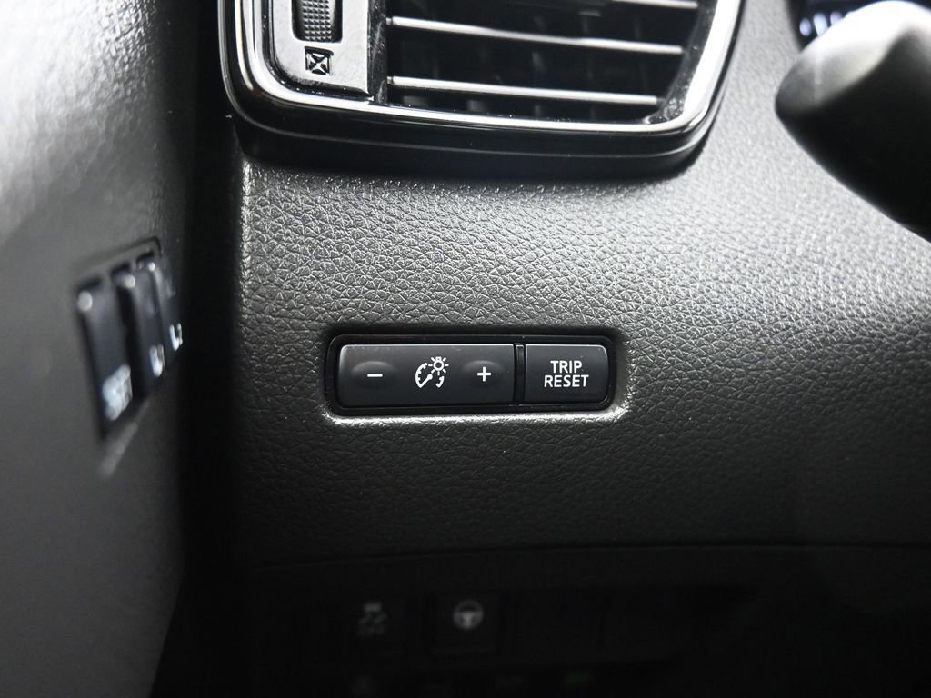 Used 2022 Nissan Rogue Sport SL w/ Premium Package image 27