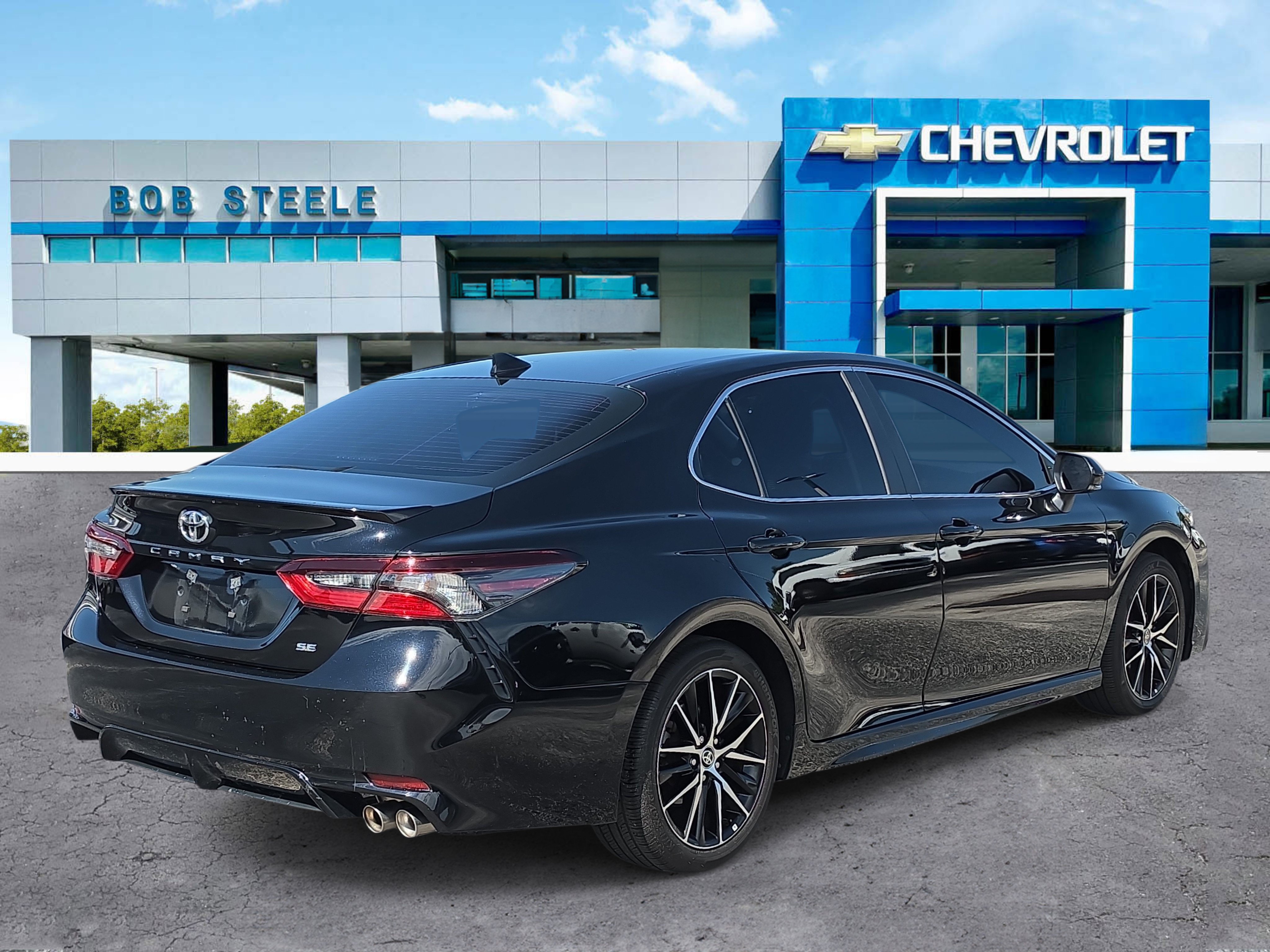 Used 2024 Toyota Camry SE FWD image 4