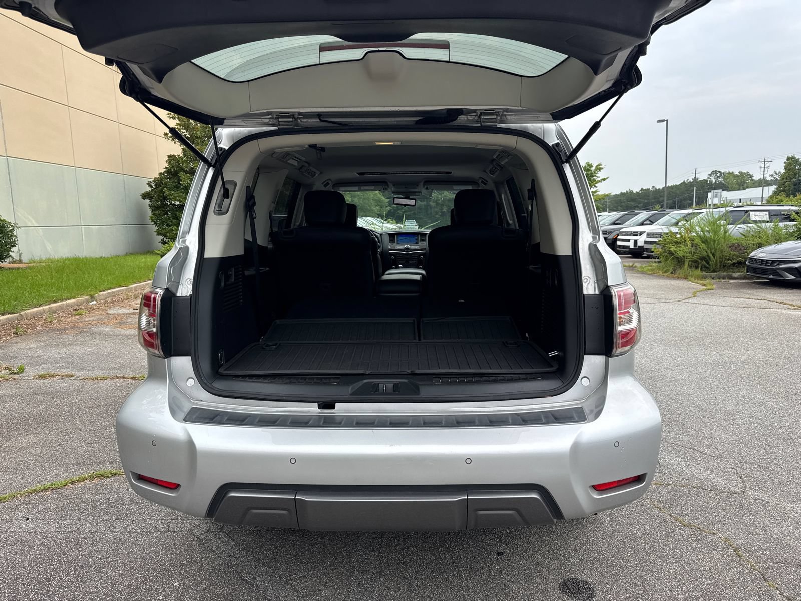 Used 2019 Nissan Armada Platinum w/ Captain's Chairs Package RWD image 18