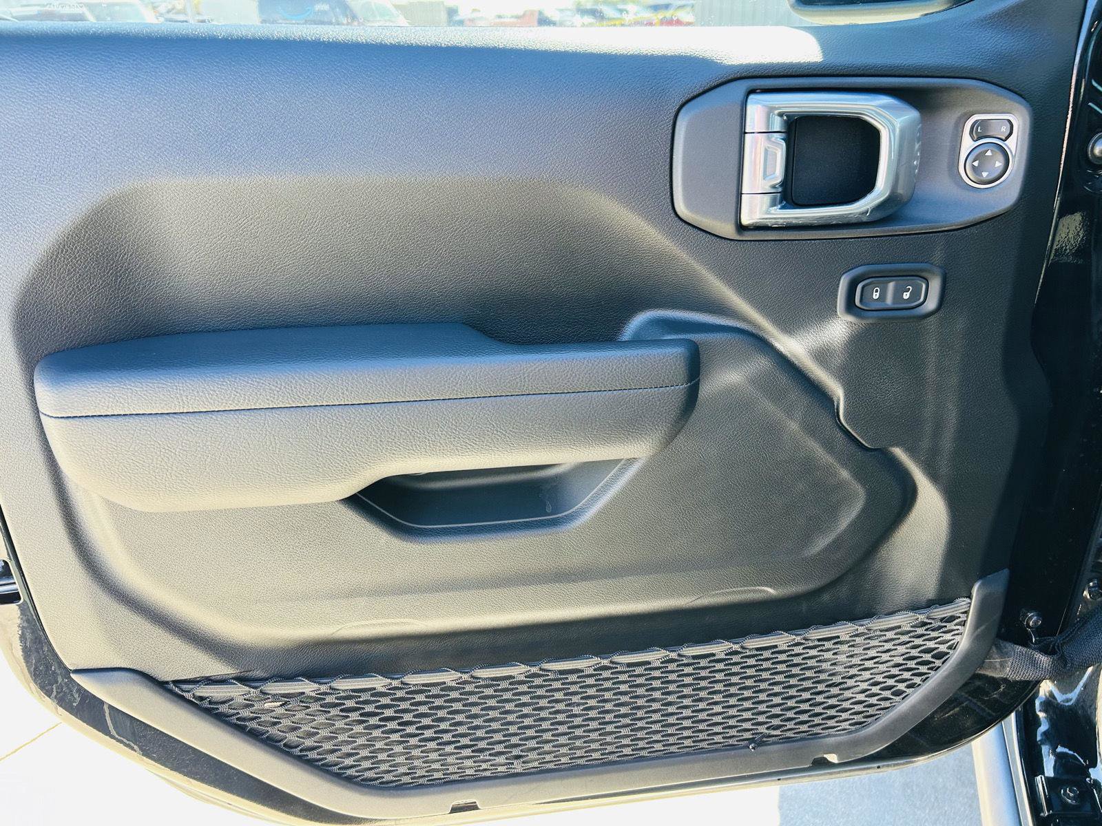 Used 2024 Jeep Gladiator Mojave w/ Technology Group image 11