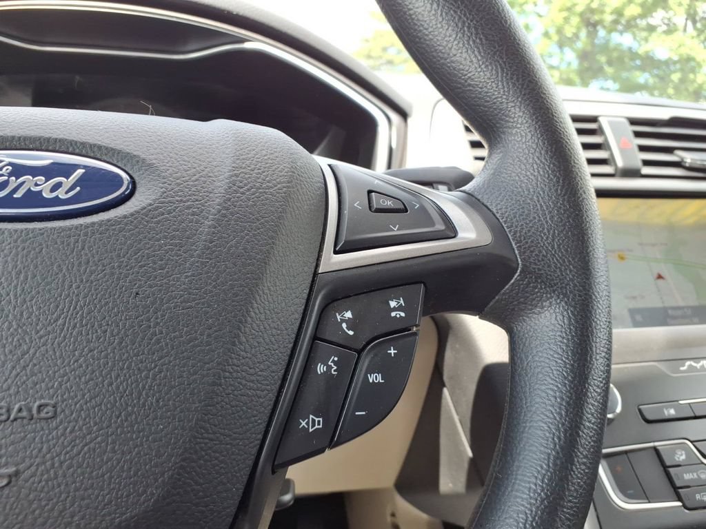 Certified 2020 Ford Fusion SE FWD image 17