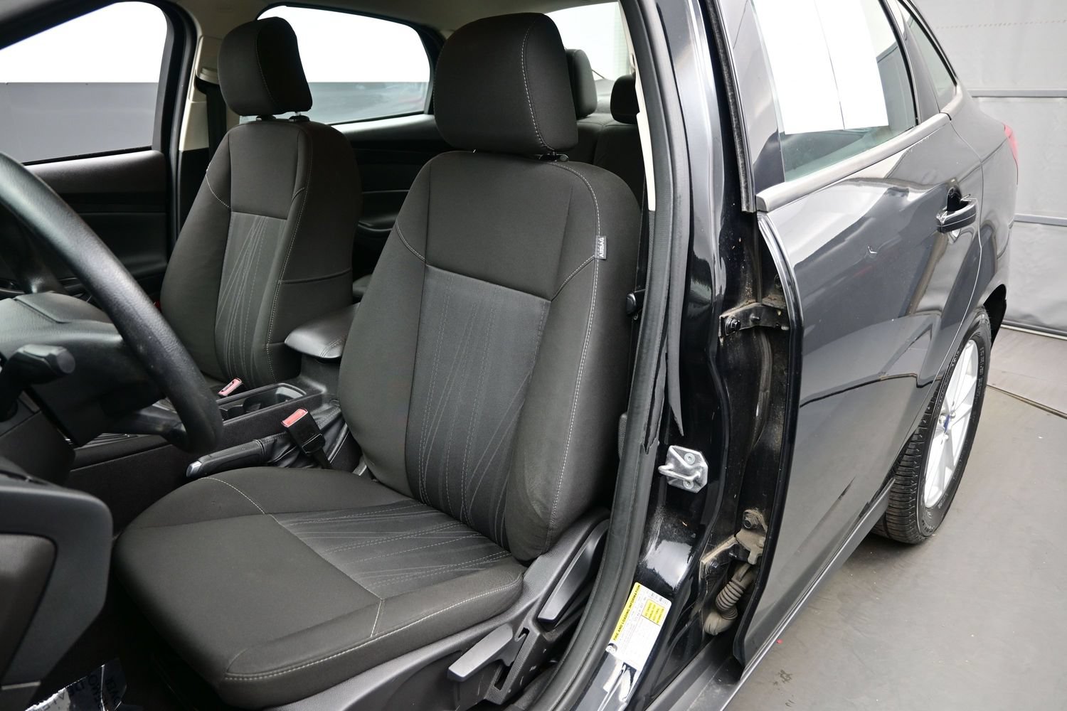 Used 2015 Ford Focus SE FWD image 11