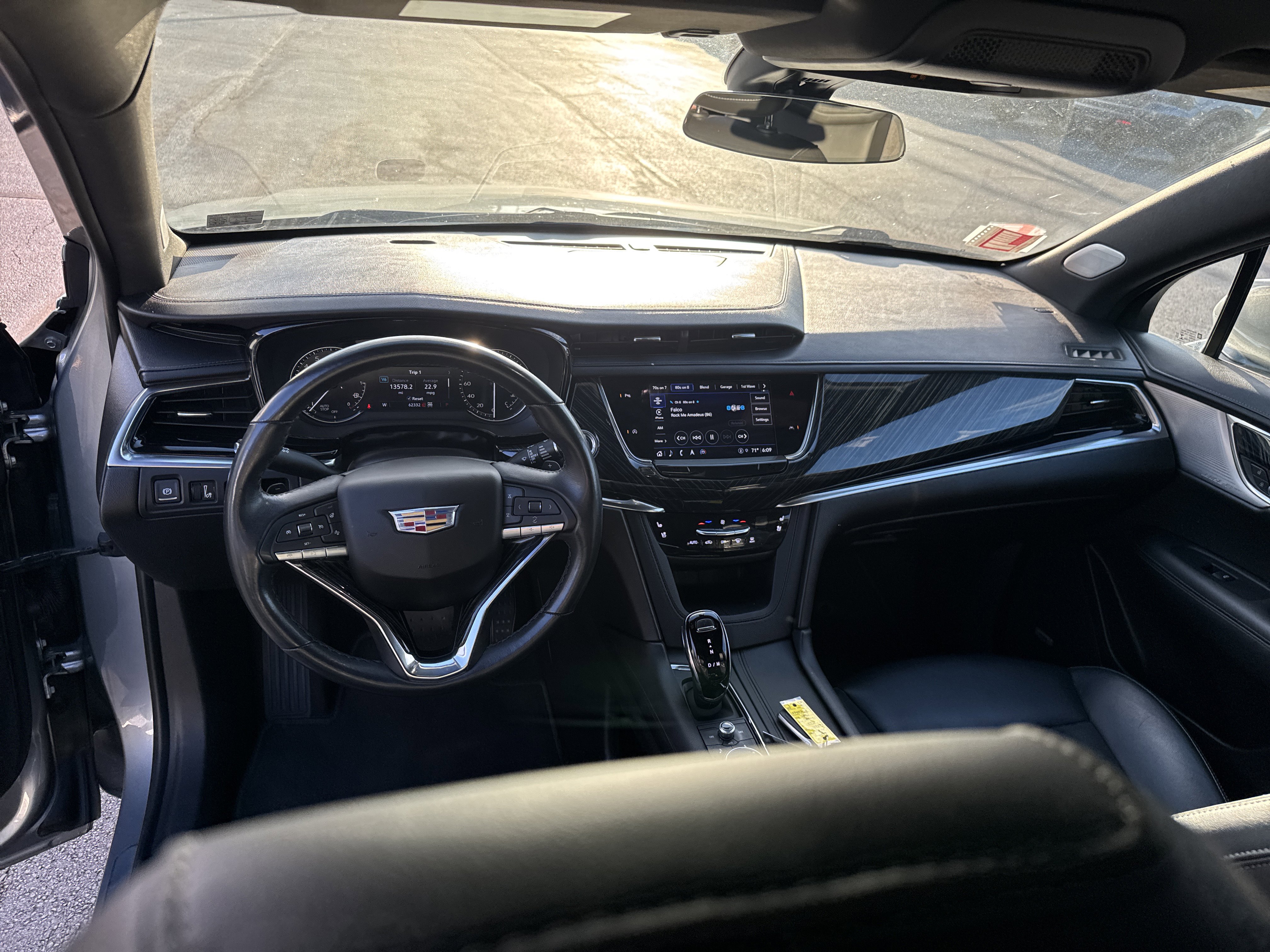 Used 2023 Cadillac XT6 Premium Luxury image 15