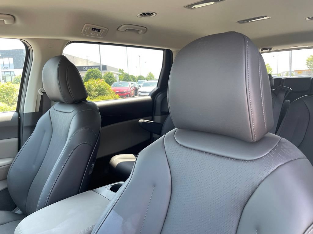New 2026 Kia Carnival FWD image 23