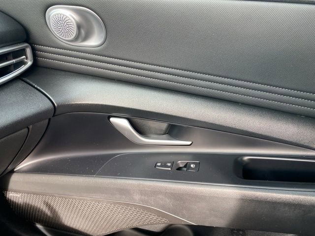 Used 2021 Hyundai Elantra Limited image 27