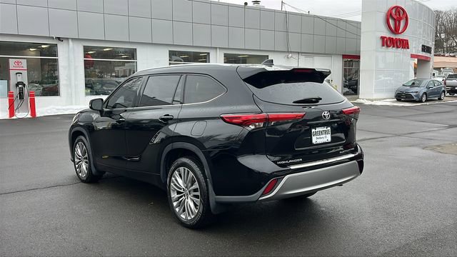 Certified 2021 Toyota Highlander Platinum AWD/4WD image 4