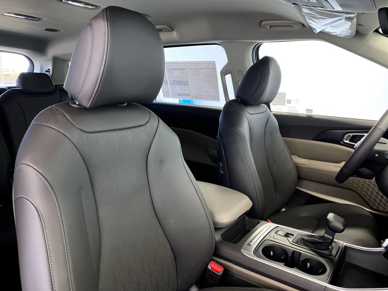 New 2027 Kia Carnival FWD image 31