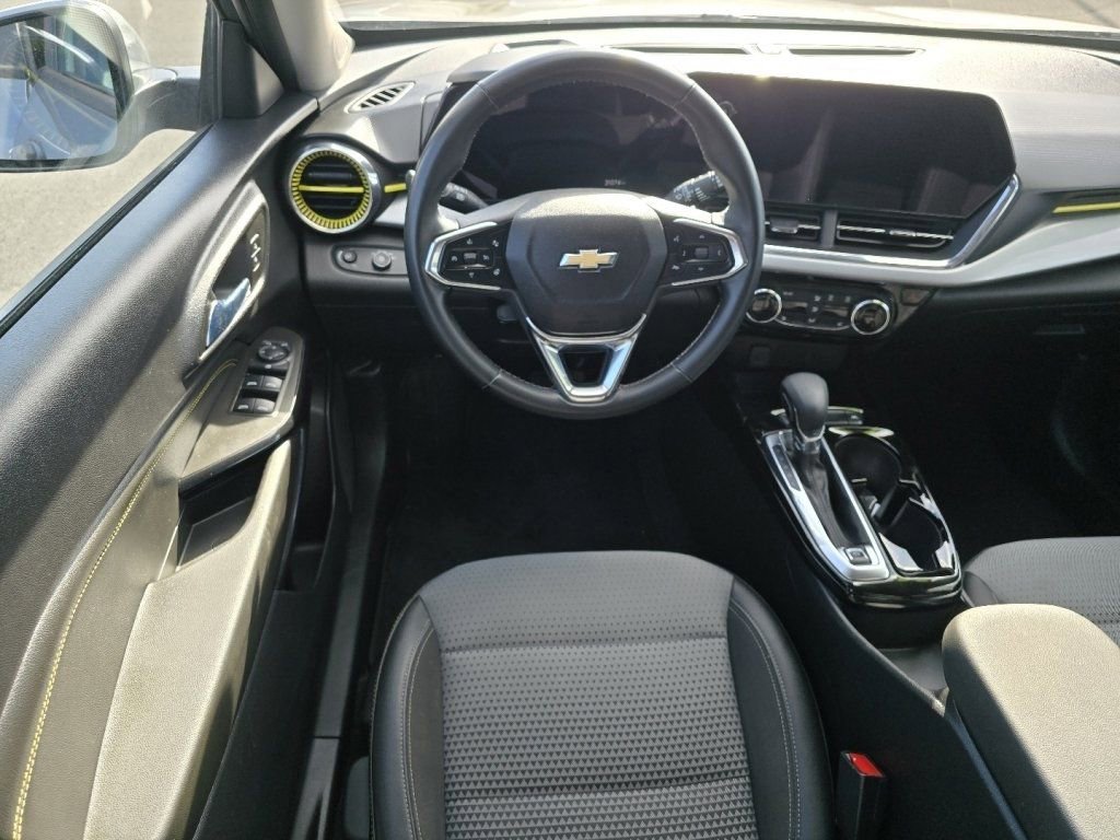 Used 2024 Chevrolet Trax LT w/ Driver Confidence Package image 17