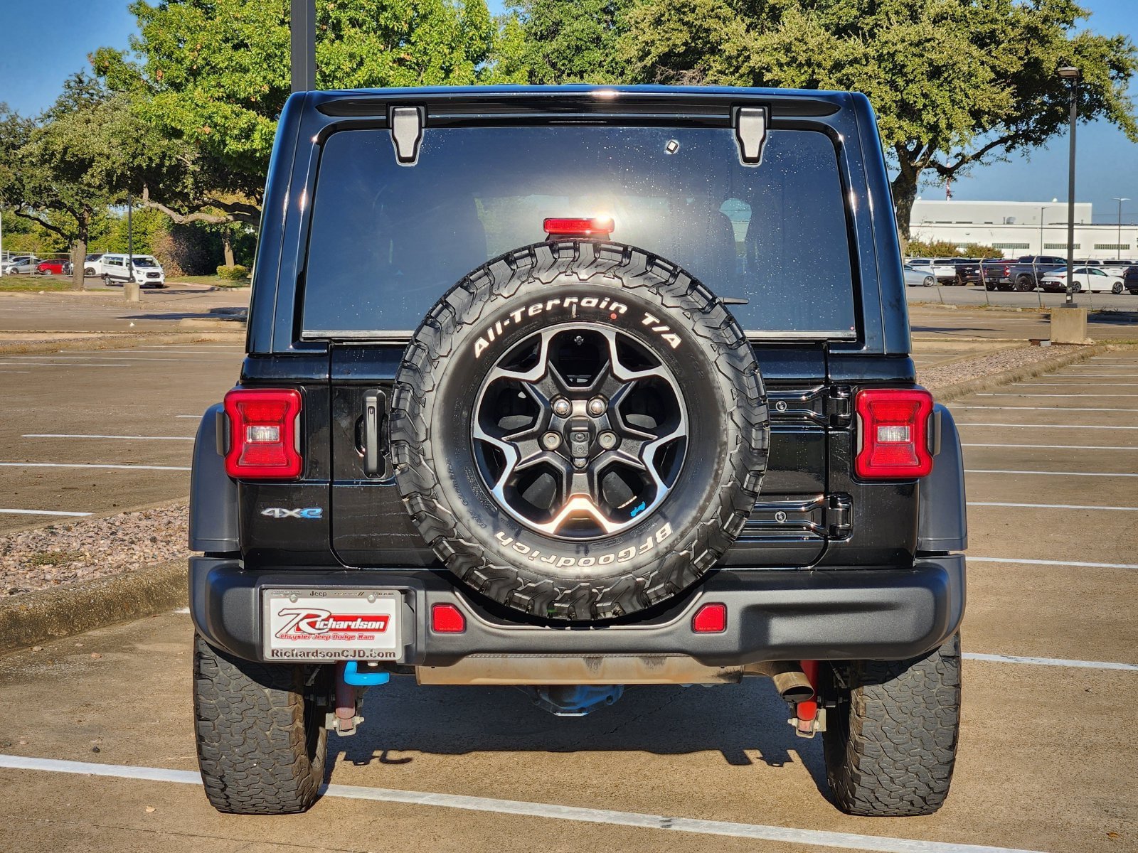 Used 2023 Jeep Wrangler Unlimited Rubicon 4xe w/ Steel Bumper Group AWD/4WD image 5