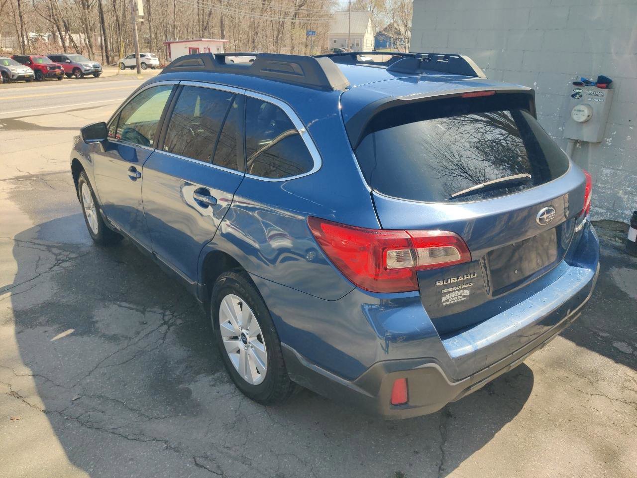 Used 2019 Subaru Outback 2.5i Premium AWD/4WD image 4