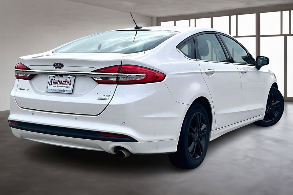 Used 2018 Ford Fusion SE w/ Fusion SE Technology Package image 6