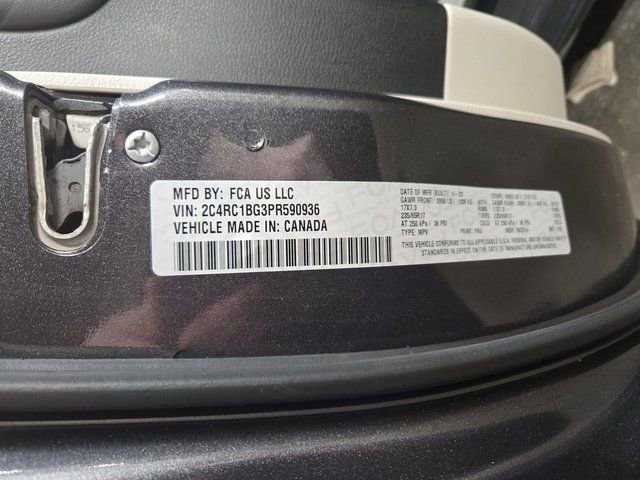 Used 2023 Chrysler Pacifica Touring-L image 35