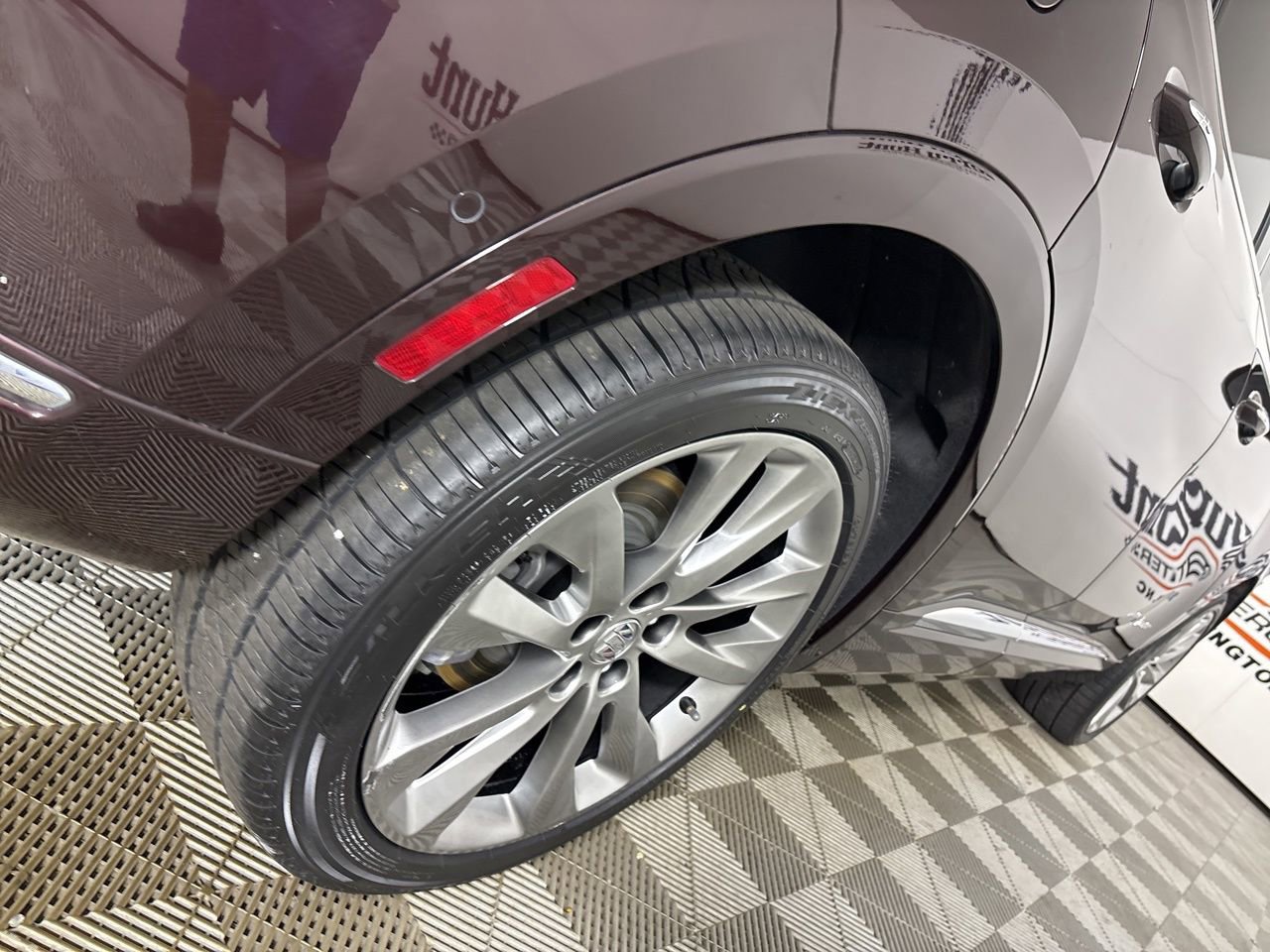 Used 2023 Buick Envision Avenir image 32