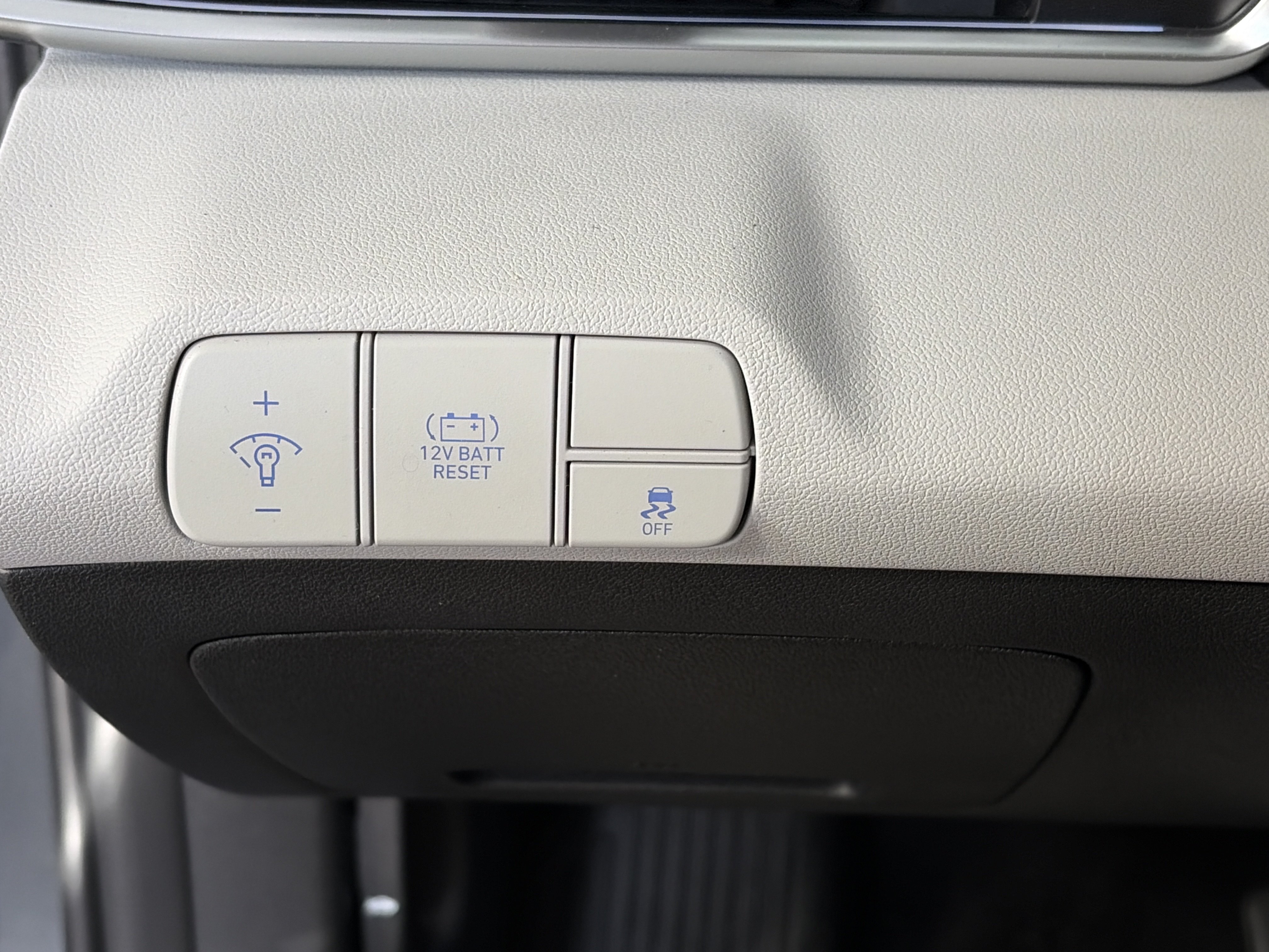 New 2025 Hyundai Elantra Limited FWD image 27