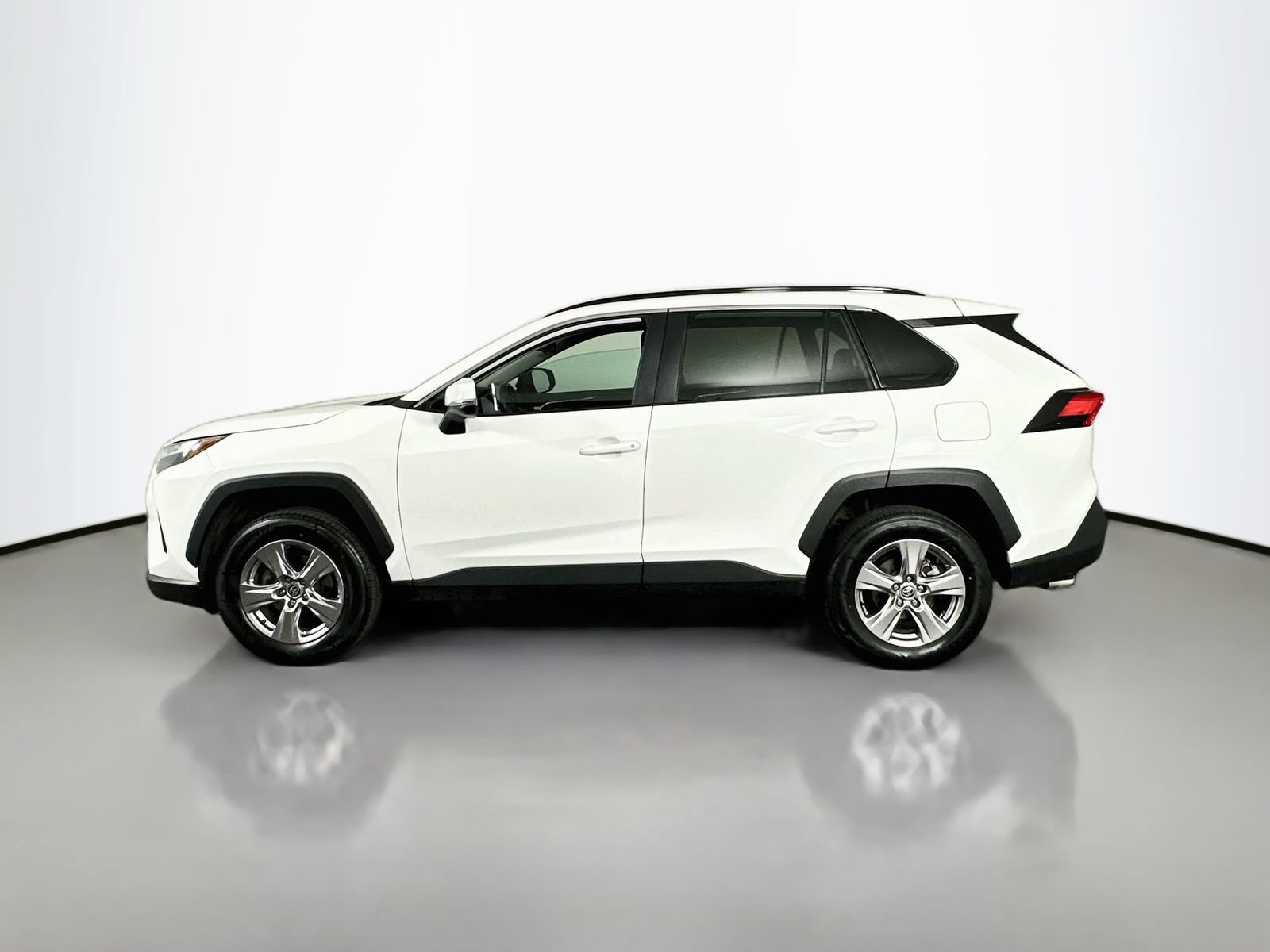 Used 2023 Toyota RAV4 XLE w/ XLE Grade Weather Package AWD/4WD image 5