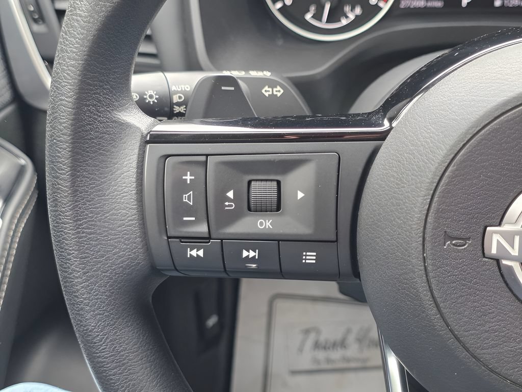Used 2023 Nissan Rogue SV AWD/4WD image 19